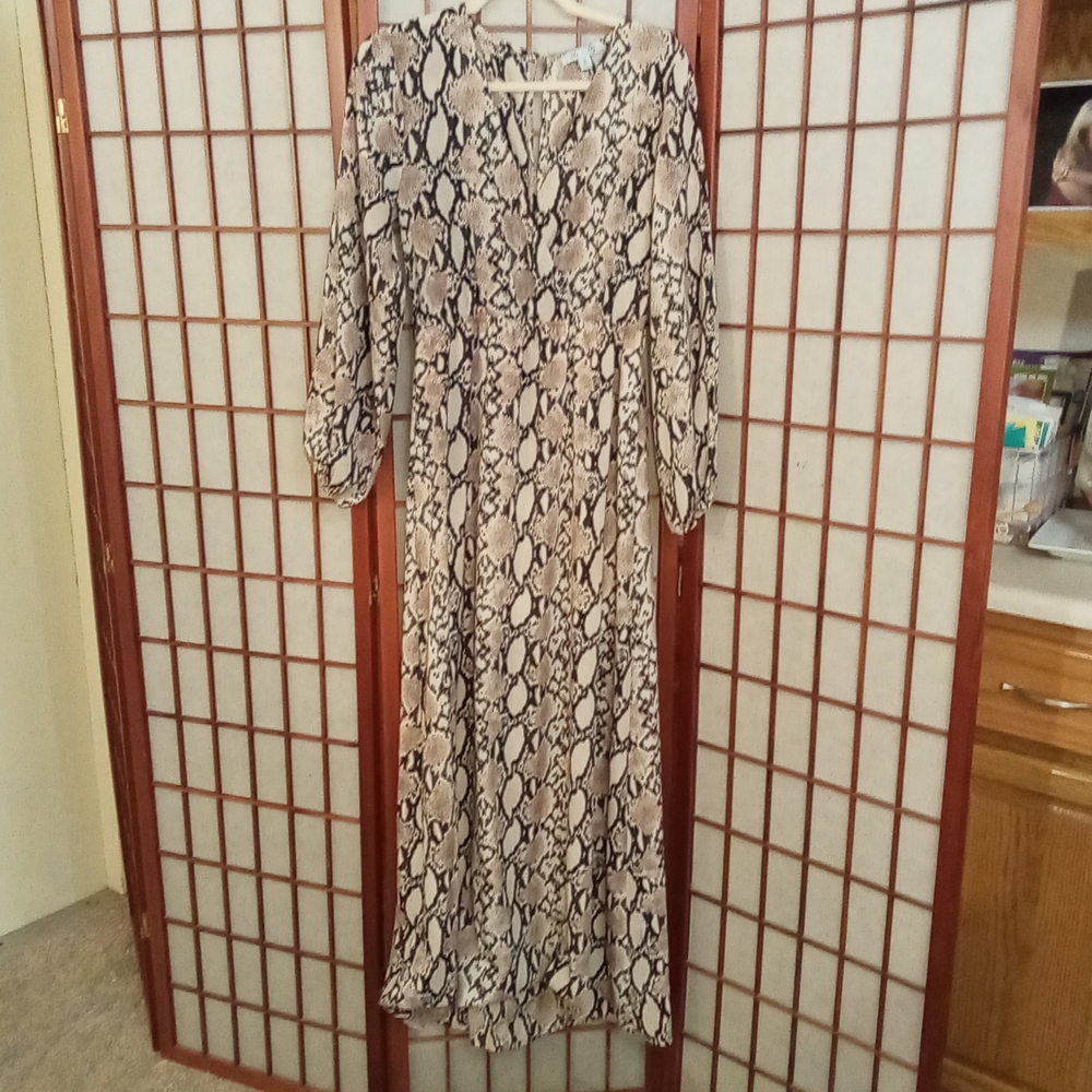 Breezy flowing feminine awesome print maxi dress